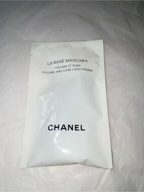 CHANEL La Base Mascara Lash Primer - White and Black Text